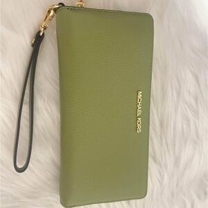 Michael Kors Continental Wallet